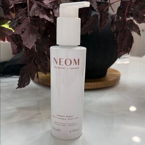 NEOM Energy Burst Body Milk
